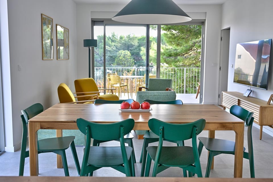 Living room, Dining area