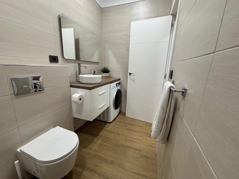 Toilet, Bathroom, towels, washing machine, dryer