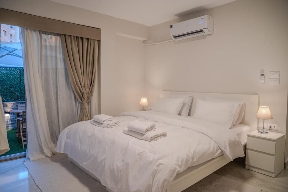 Modern 2BR - Private Garden Nook Apartment in New Cairo City