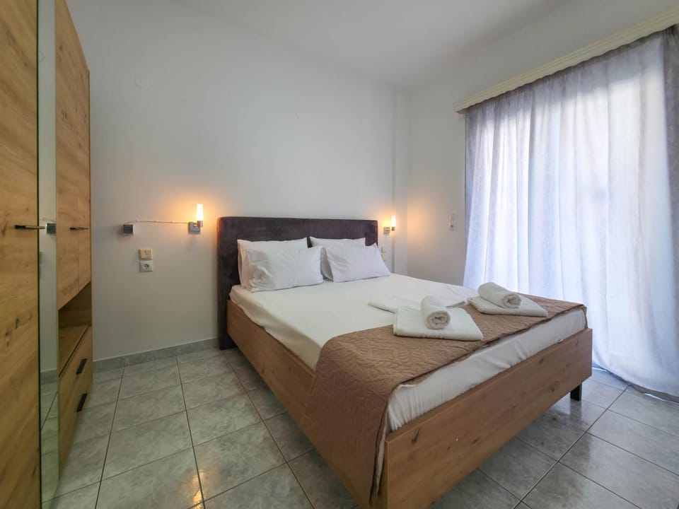 Bed, Photo of the whole room, Bedroom, towels, wardrobe
