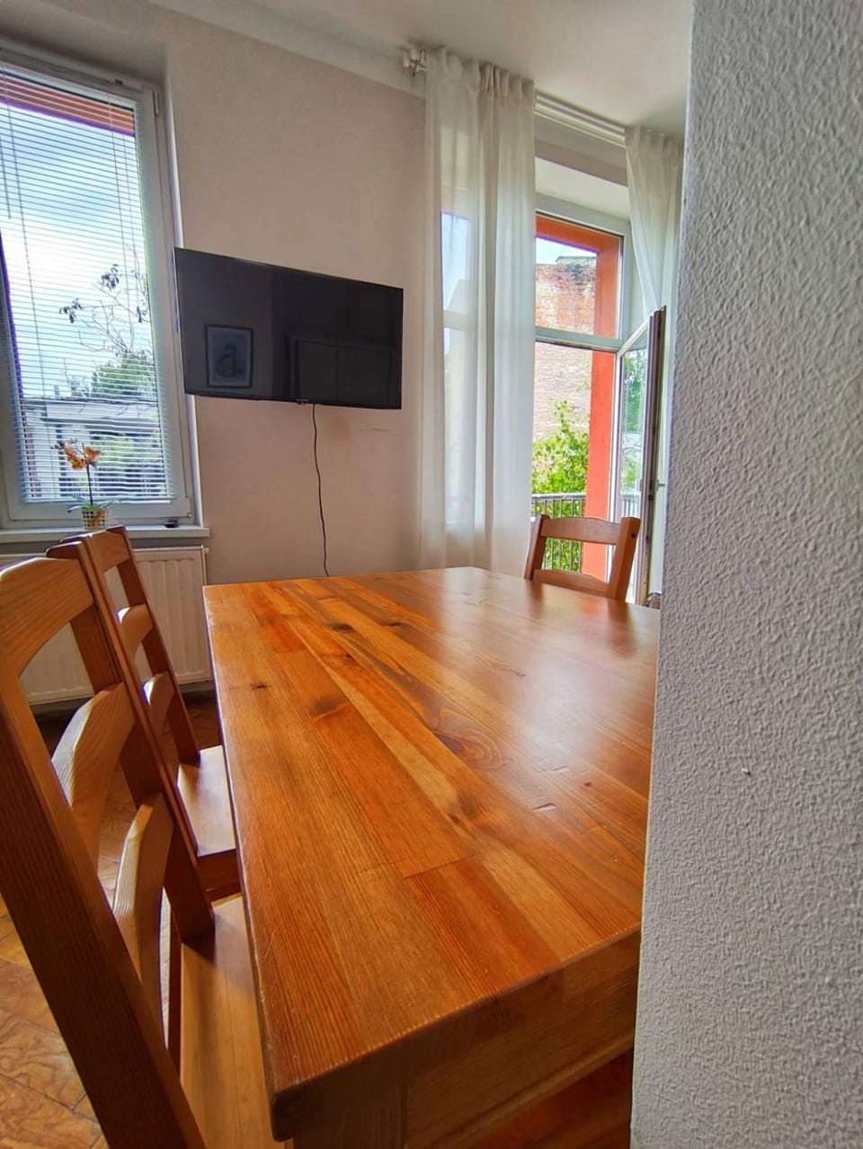 TV and multimedia, Dining area