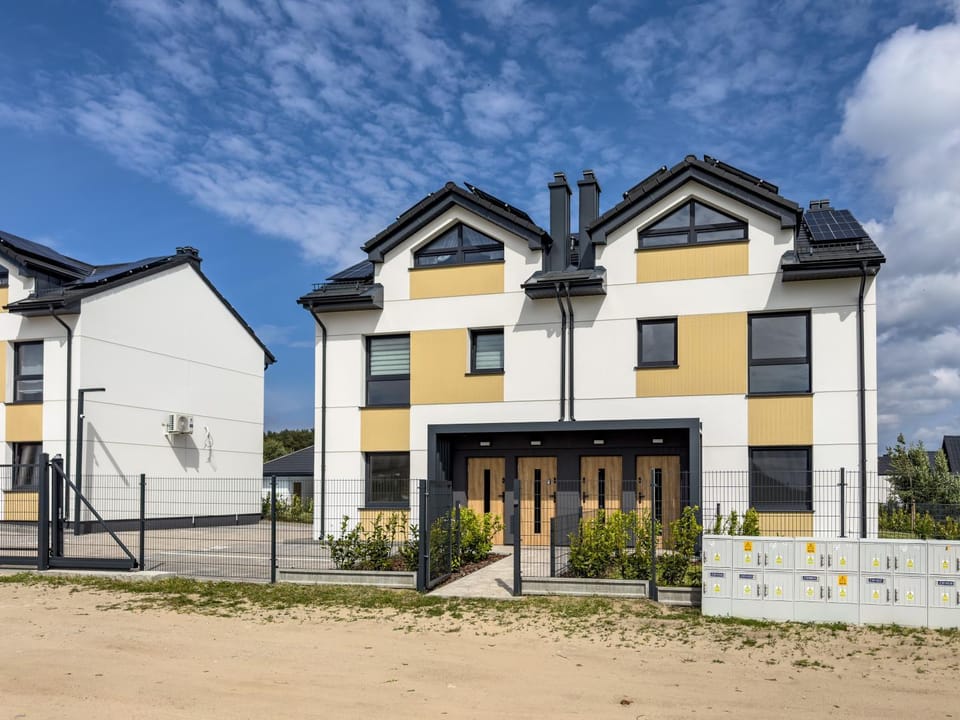 Property building, Day, Neighbourhood, Street view