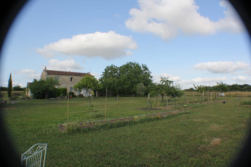 Les Lilas Apartment in Nouvelle-Aquitaine