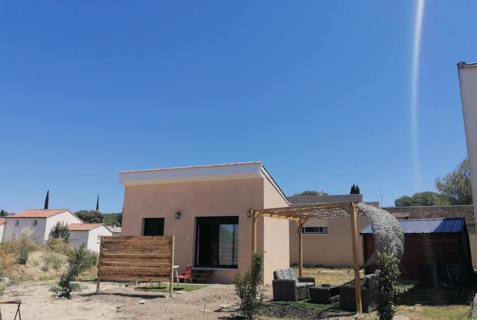 Property building, Balcony/Terrace, Landmark view