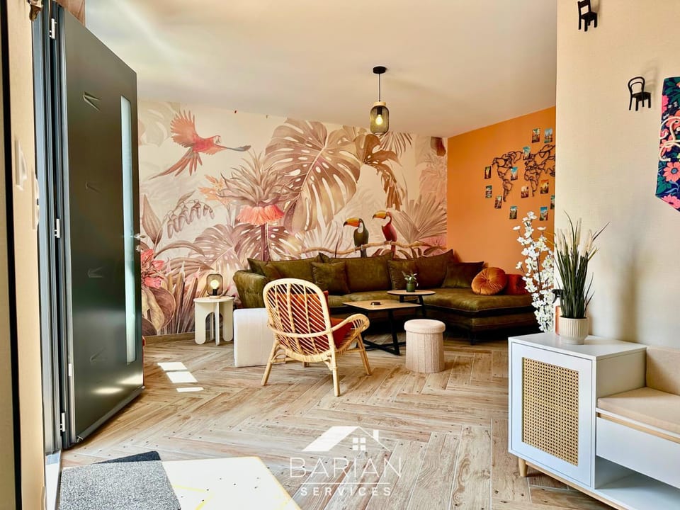 Living room, Seating area