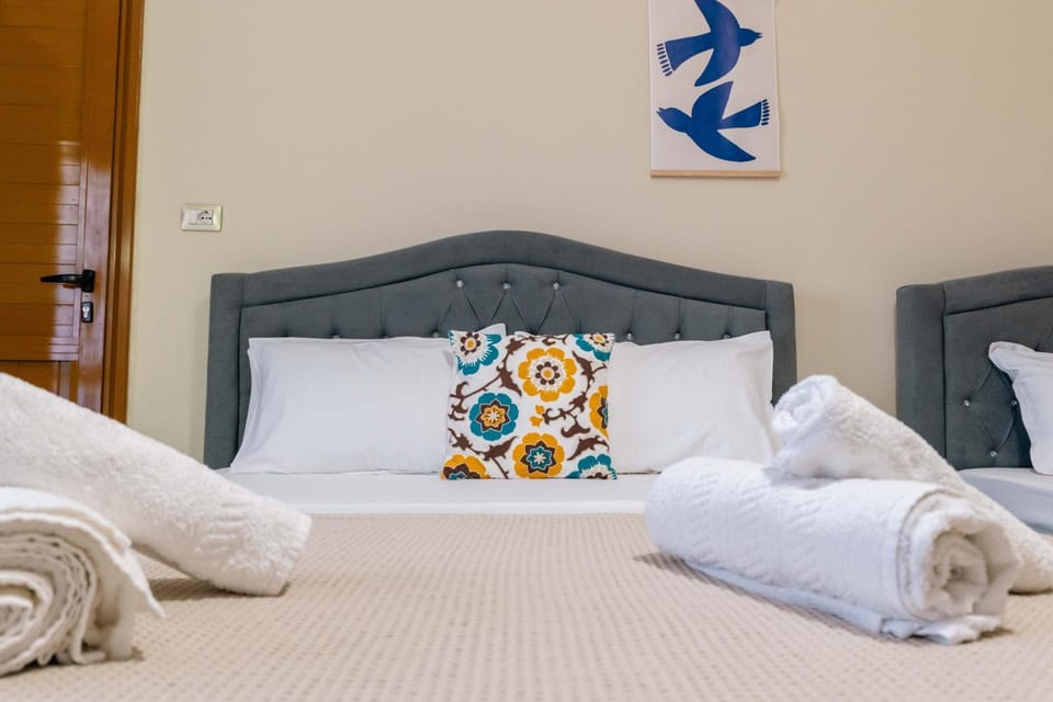 Bed, Photo of the whole room, Bedroom, towels