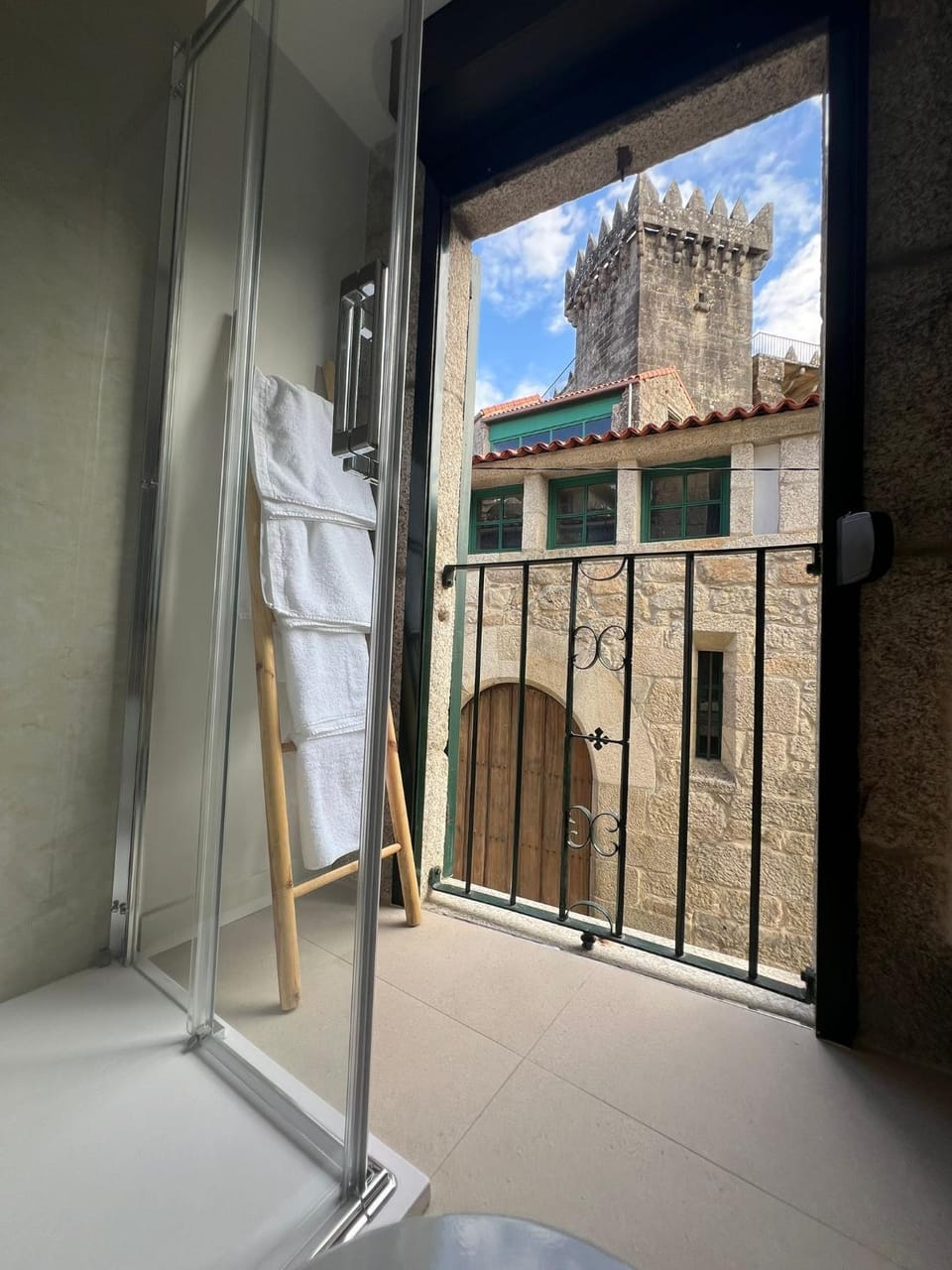Bathroom, towels
