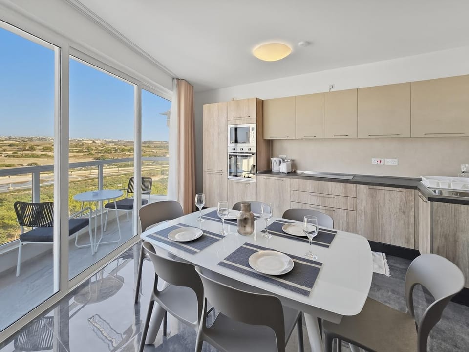 View (from property/room), Balcony/Terrace, Kitchen or kitchenette, Dining area