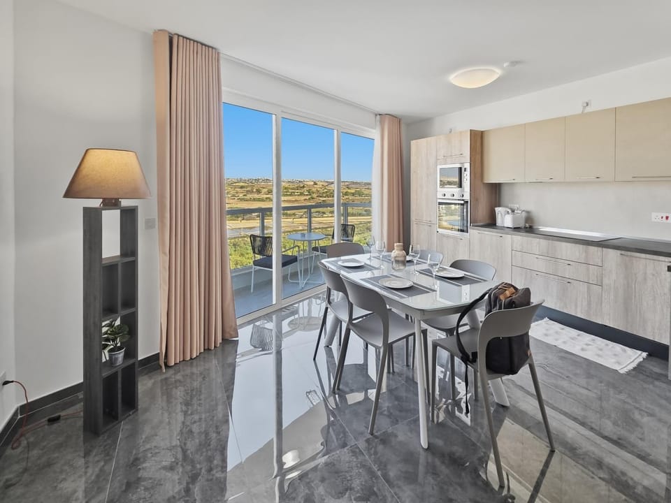 View (from property/room), Balcony/Terrace, Kitchen or kitchenette, Dining area