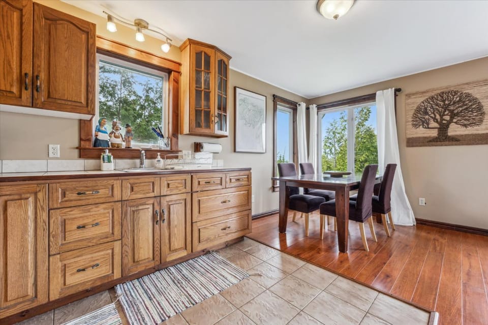 Dining area, kitchen