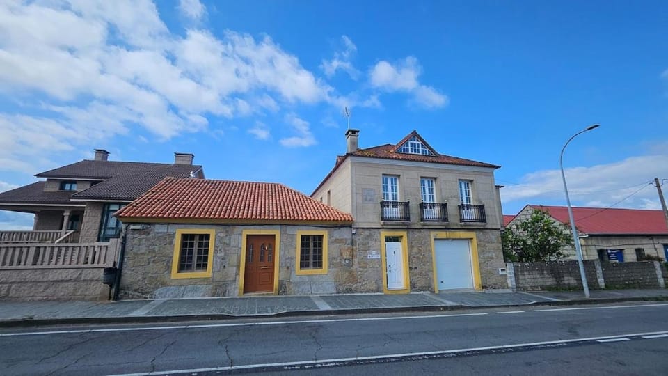 Property building, Street view, Location