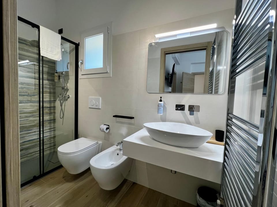 Shower, Toilet, Bathroom, bidet, heating, towels