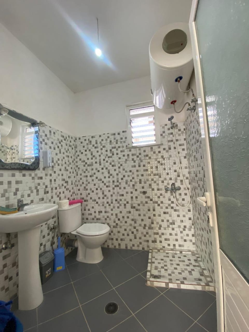 Shower, Toilet, Bathroom, bidet, towels