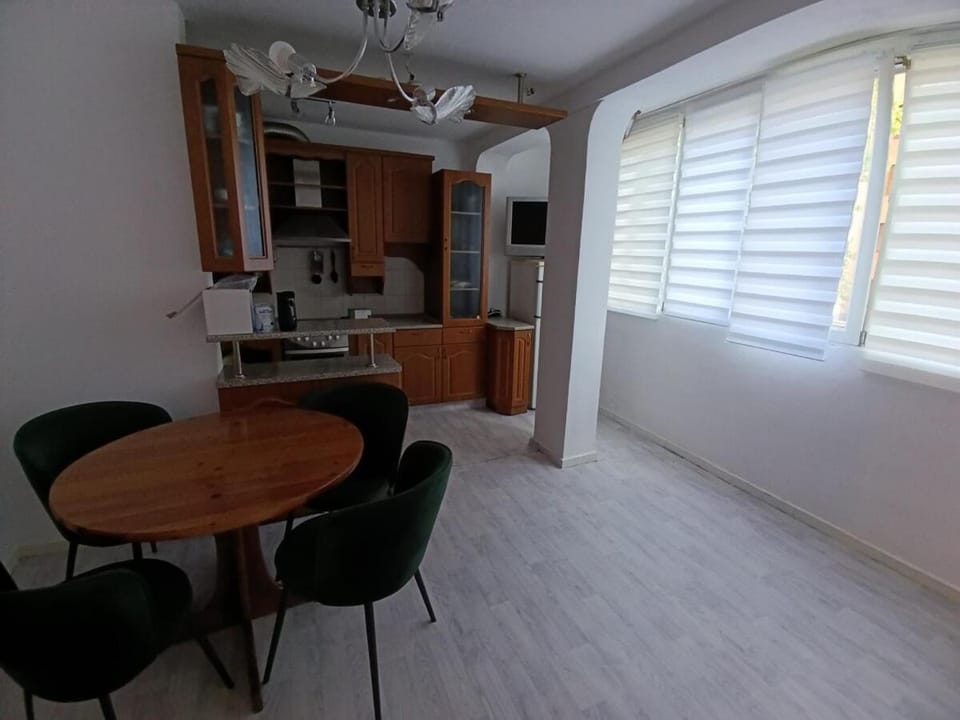 АПАРТАМЕНТ ДВЕ СТАИ ДО МЕТРОСТАНЦИЯ ВАРДАР Apartment In West Park near Subway Apartment in Sofia