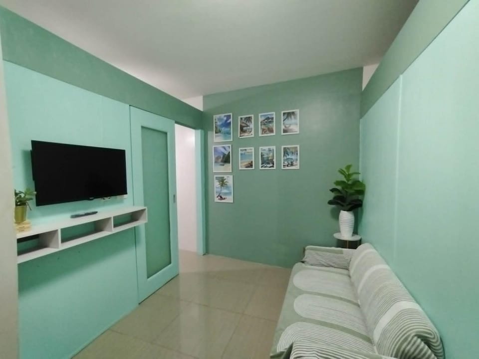 Shore Residences with 2 Bedrooms with balcony I 10 minutes to Mall of Asia, 20 minutes to Naia Airport I For Family and groups Apartment in Pasay