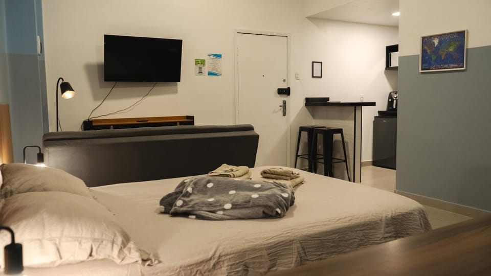 Bed, TV and multimedia, Photo of the whole room