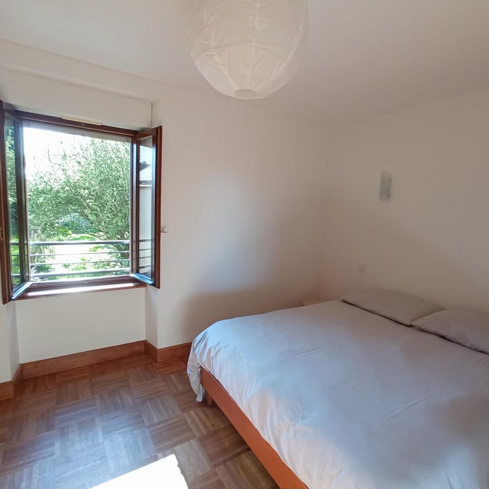 Bed, Photo of the whole room, Bedroom, Garden view