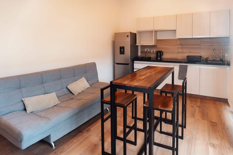 Kitchen or kitchenette, Living room, Seating area, Dining area, stove