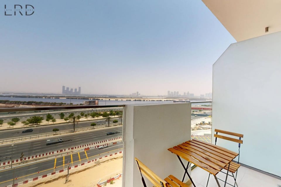 Cozy 1BR with Canal View Apartment in Dubai