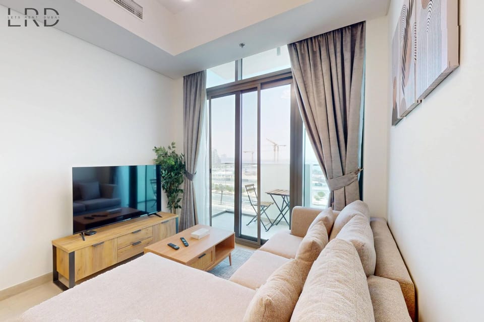 Cozy 1BR with Canal View Apartment in Dubai