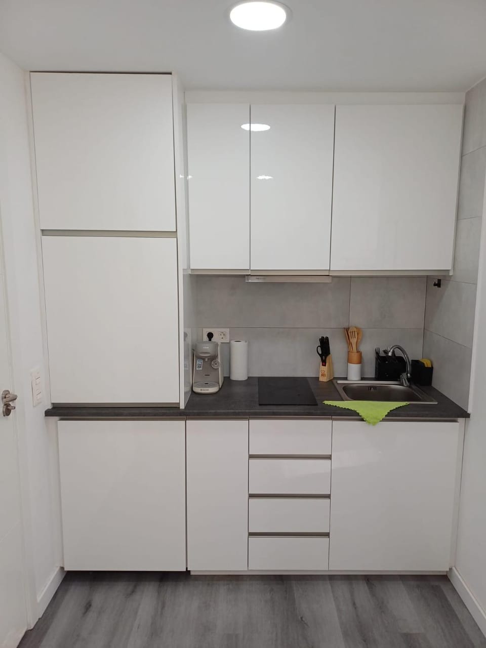 Kitchen or kitchenette, microwave, oven, stove