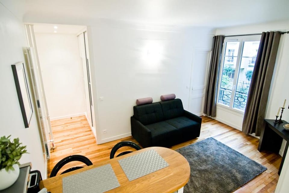 Elégant appartement Proche Champs Elysées Apartment in Paris