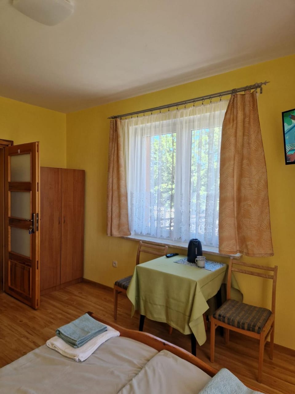 Bed, TV and multimedia, Balcony/Terrace, Photo of the whole room, Bedroom, towels