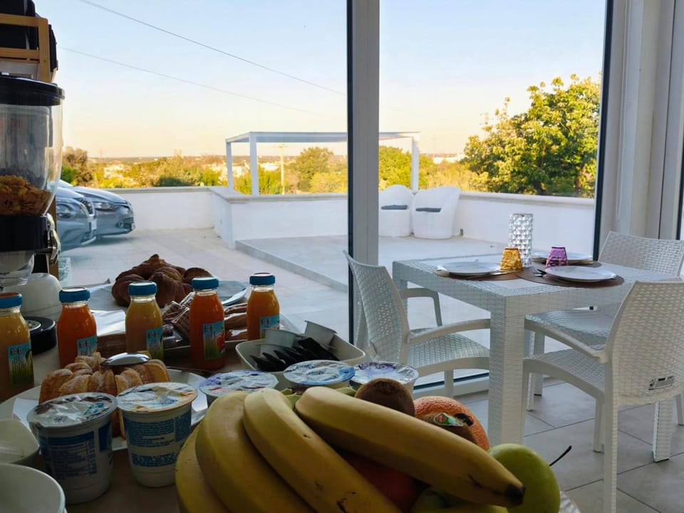 Patio, Food and drinks, Dining area