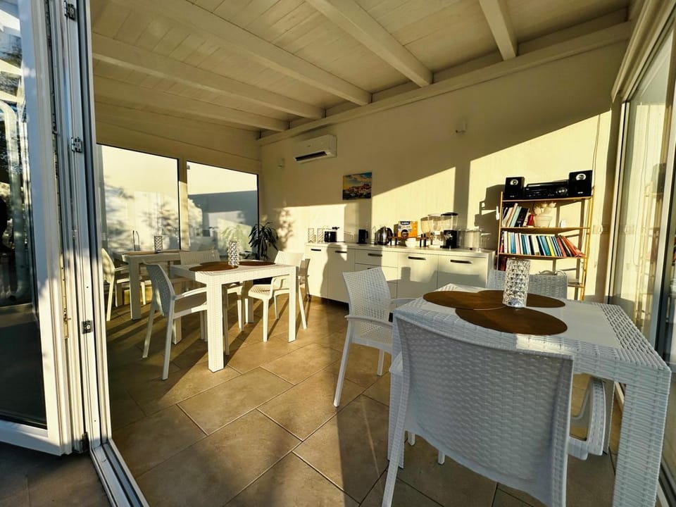 Patio, Restaurant/places to eat, Dining area