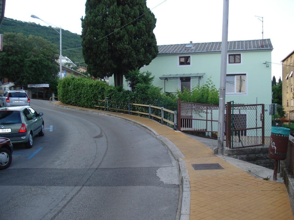 Facade/entrance, Off site