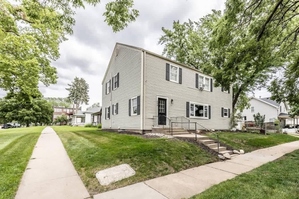 Renovated 1-Bedroom Apartment in Central Lincoln Extended Stay Apartment in Lincoln