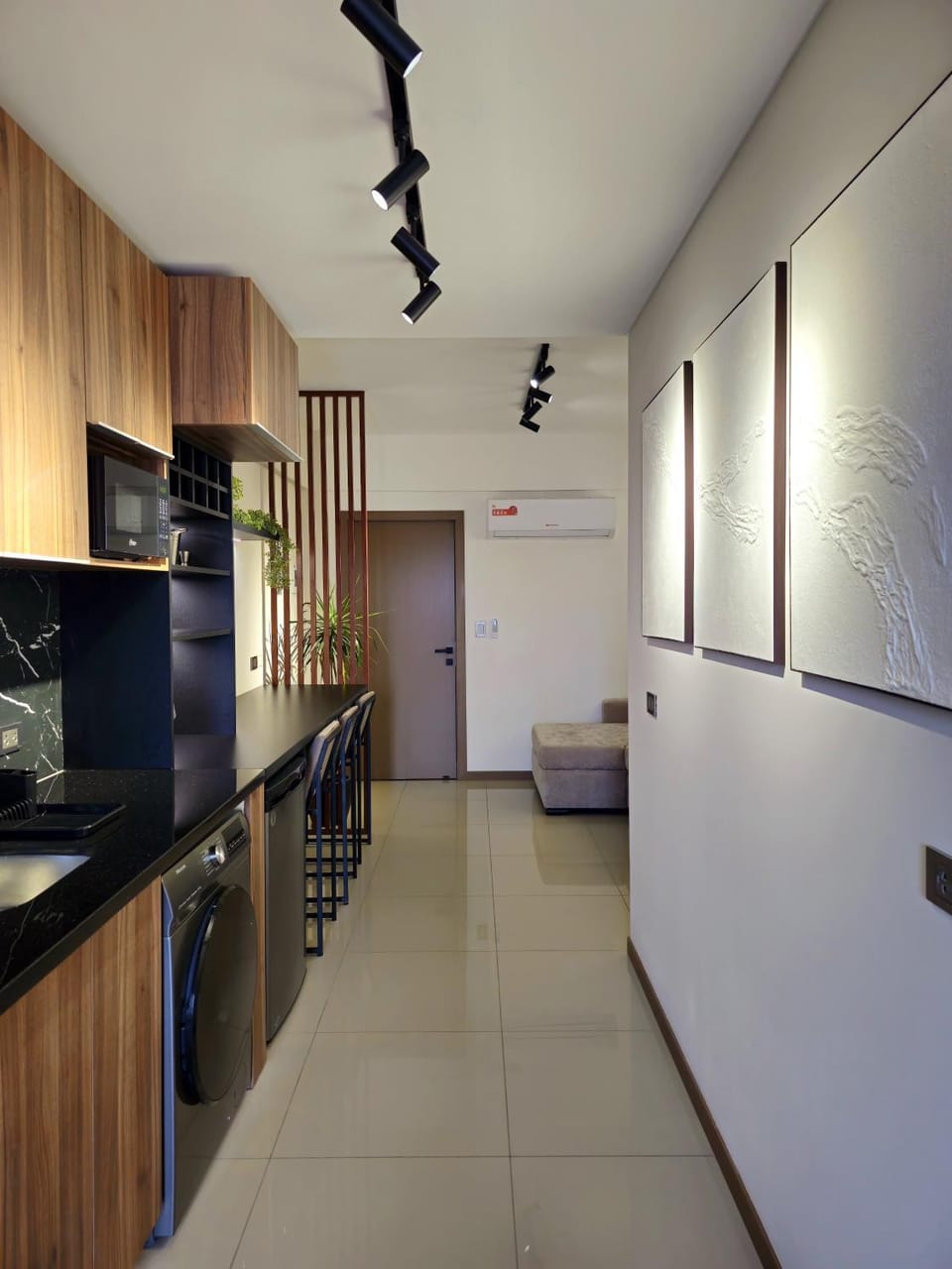 Dining area, kitchen