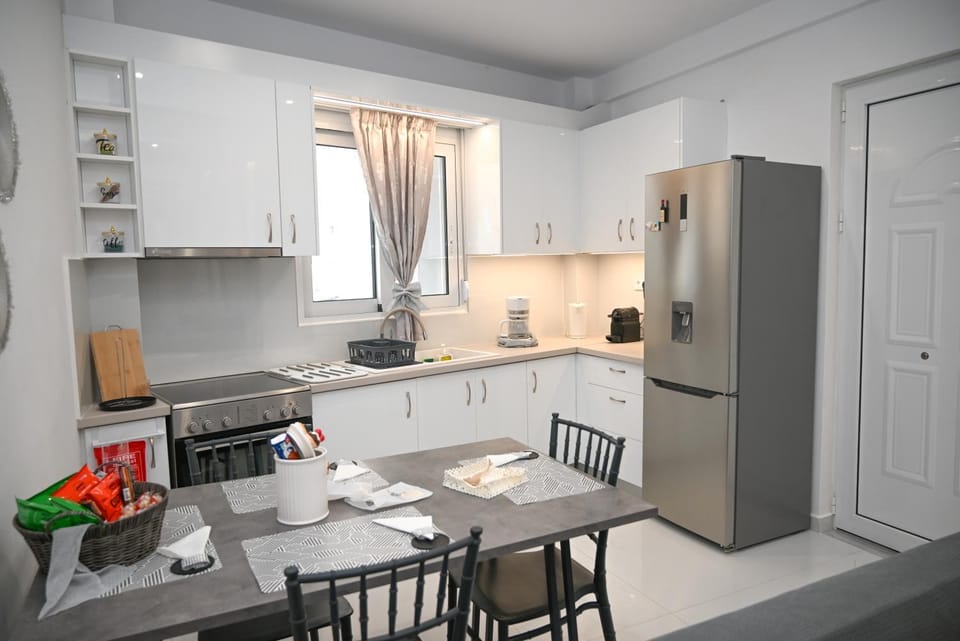 Restaurant/places to eat, Coffee/tea facilities, Kitchen or kitchenette, Food and drinks, Dining area, Food, Meals, Breakfast, oven, stove, kitchen