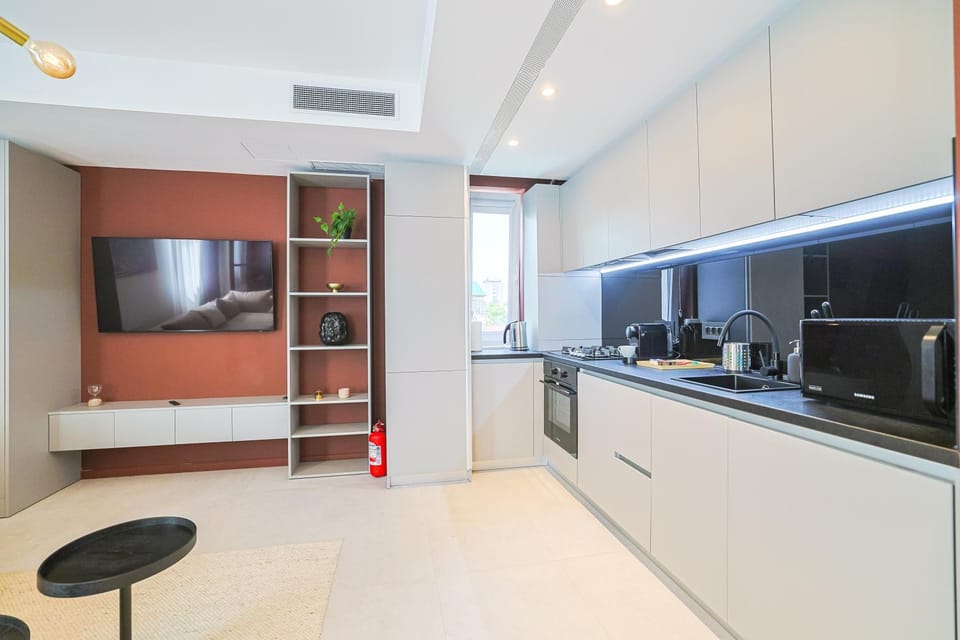 TV and multimedia, Kitchen or kitchenette, dishwasher, oven, stove