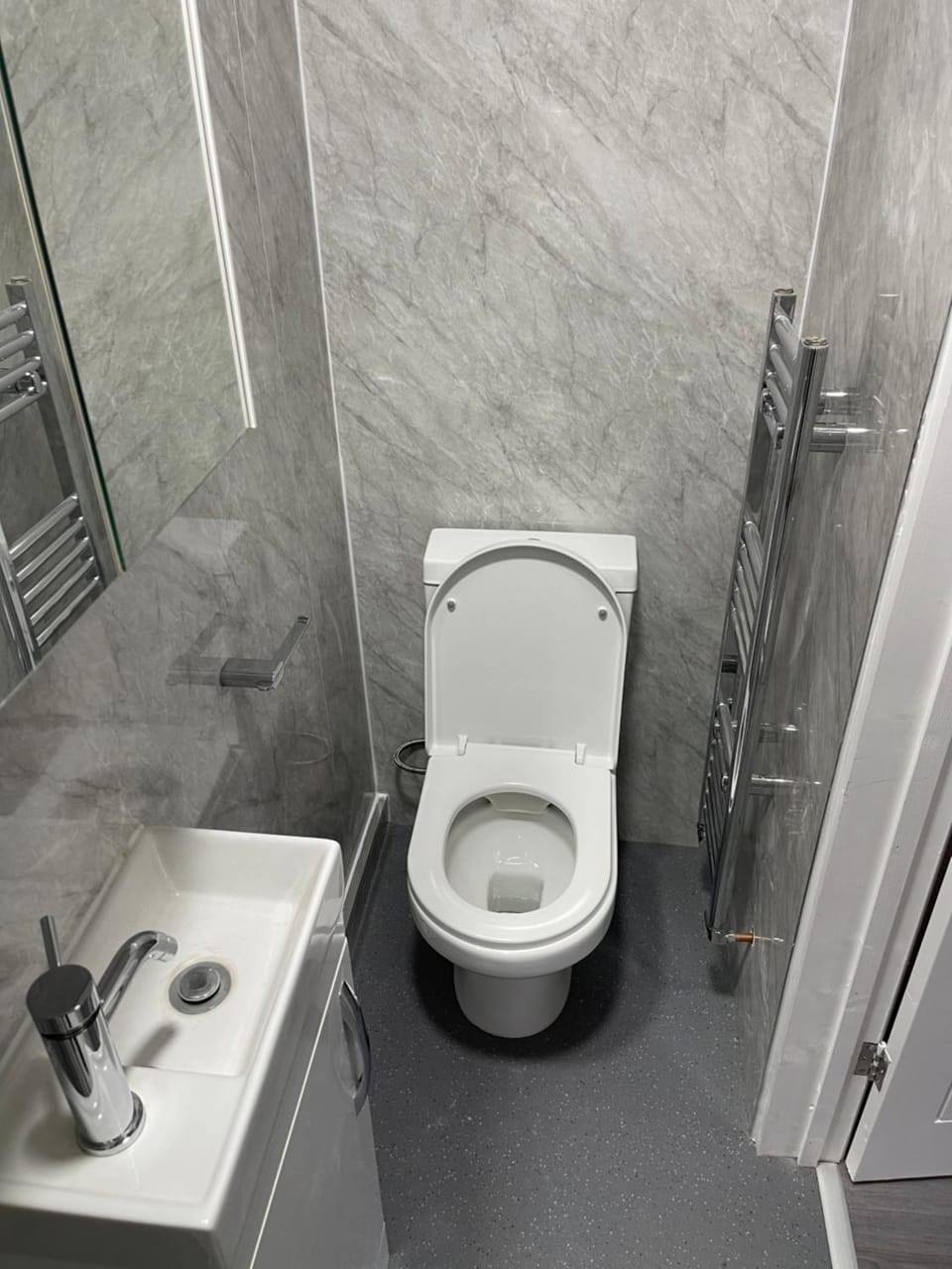 Shower, Toilet