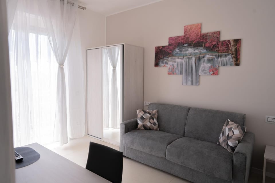 Bed, TV and multimedia, Living room, Photo of the whole room, Seating area, Bedroom, children, young children, older children, group of guests, Family, furniture, minibar, safe, wardrobe, air conditioner