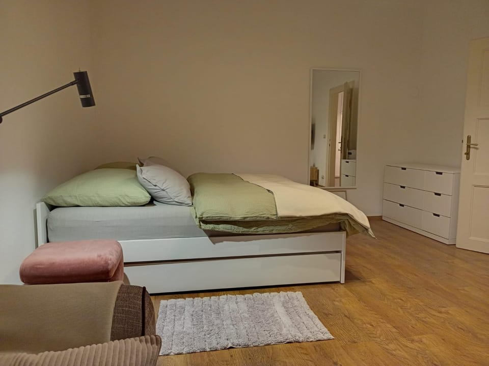 Bed, Photo of the whole room