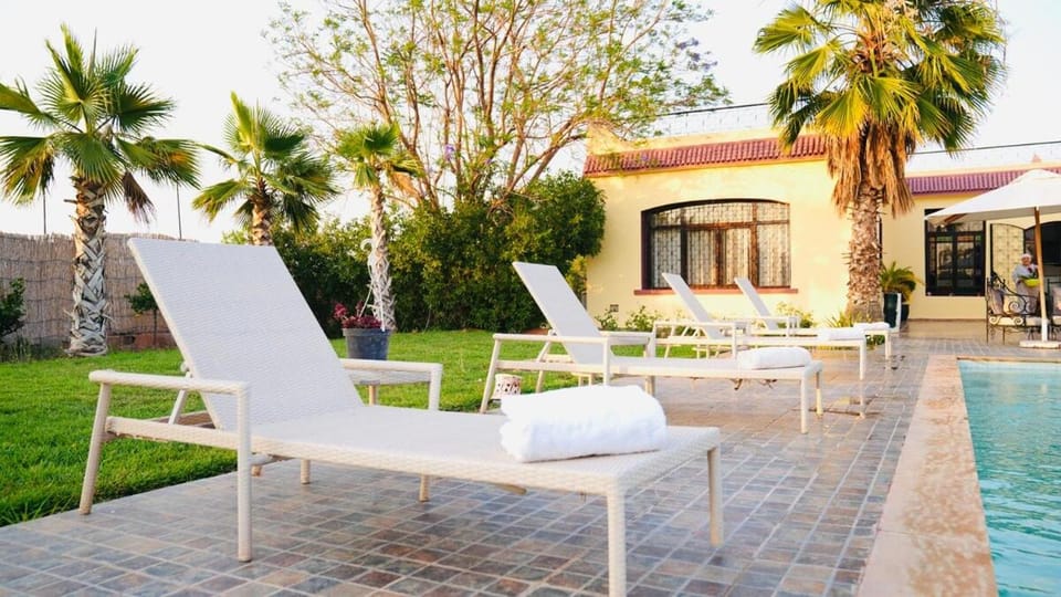 Day, Garden, Seating area, Pool view, sunbed