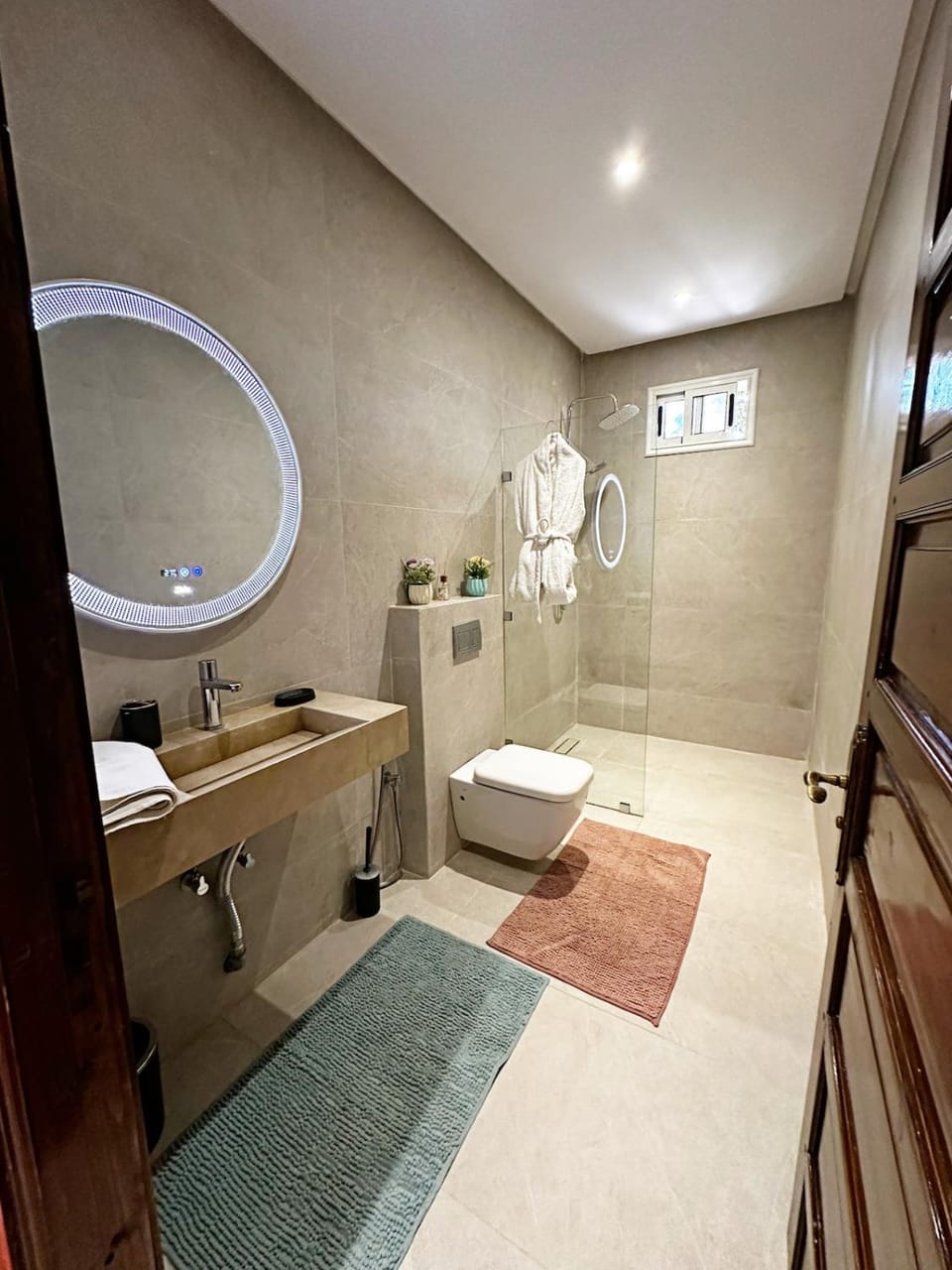 Shower, Toilet, Bathroom, towels