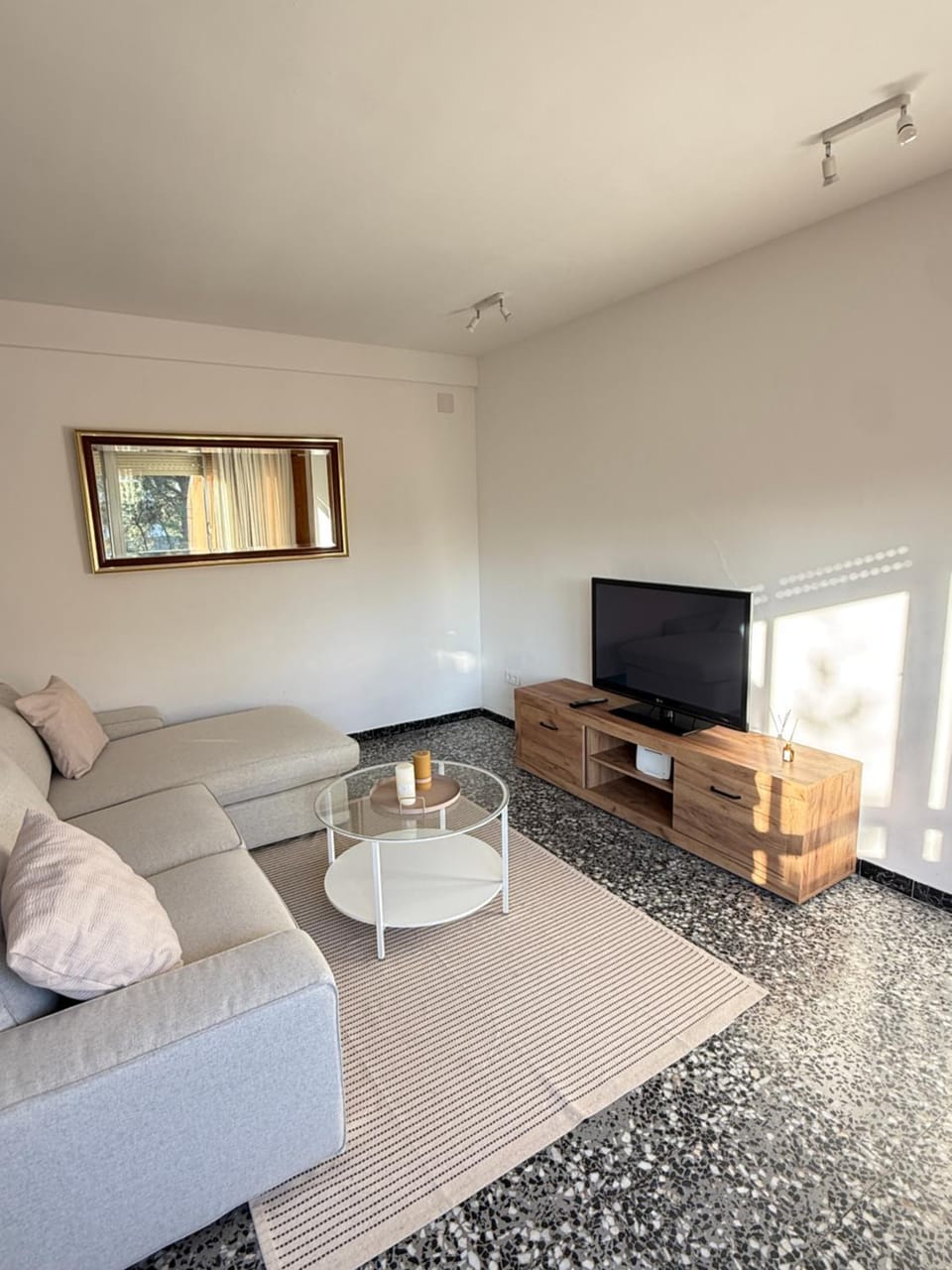 Communal lounge/ TV room