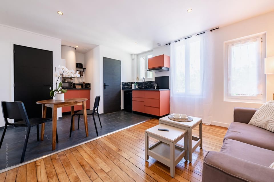 Kitchen or kitchenette, Living room