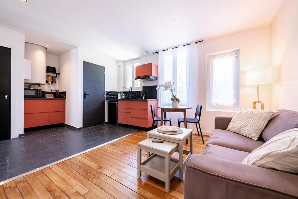 Kitchen or kitchenette, Living room