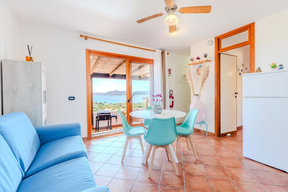 Natural landscape, Kitchen or kitchenette, Seating area, Dining area, Garden view, Sea view, Sea view, pet friendly