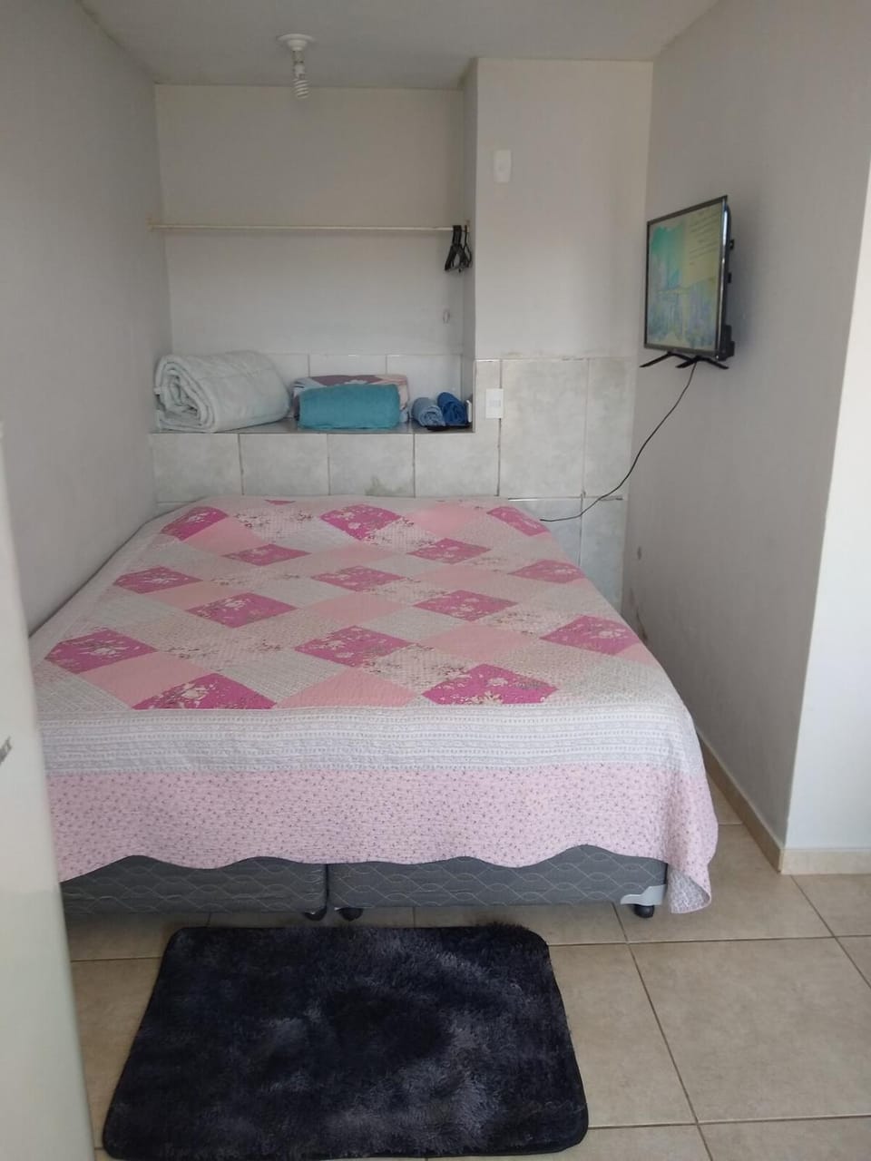 Kitnet para duas pessoas com garagem House in State of São Paulo