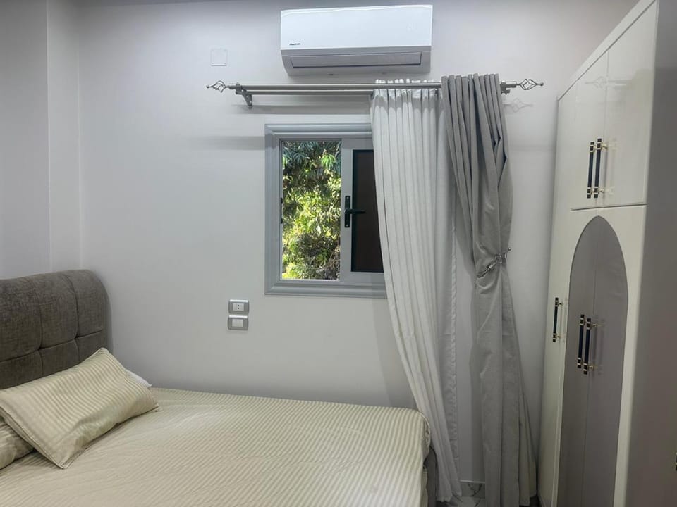 Photo of the whole room, air conditioner