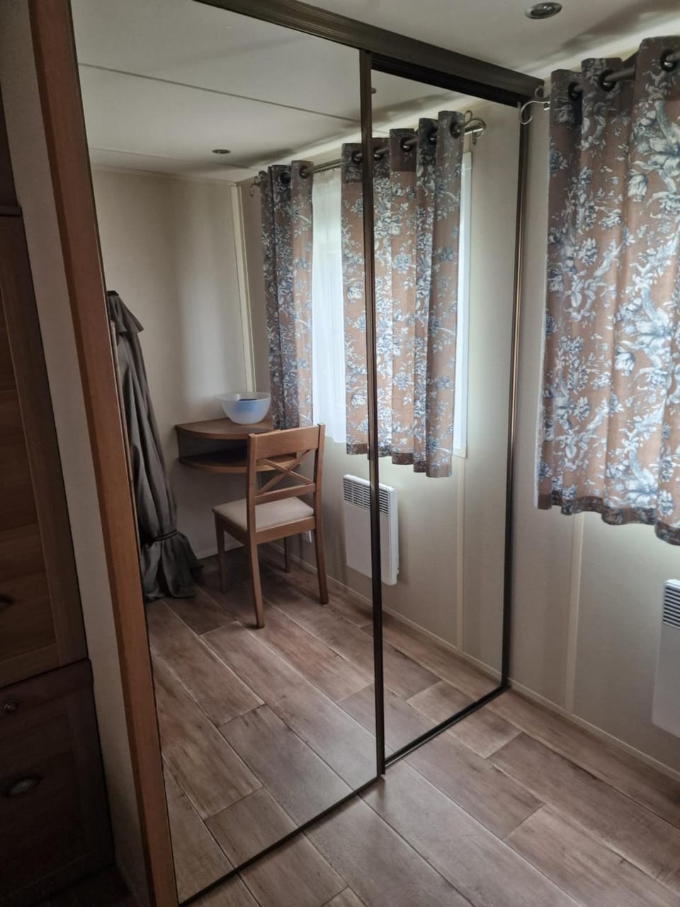 Stacaravan 104 met 4 slaapplaatsen Campground/ 
RV Resort in Bredene