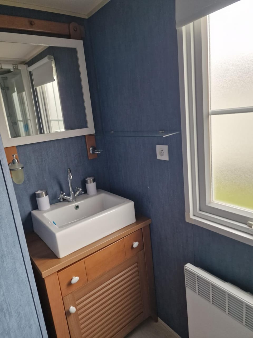 Stacaravan 104 met 4 slaapplaatsen Campground/ 
RV Resort in Bredene