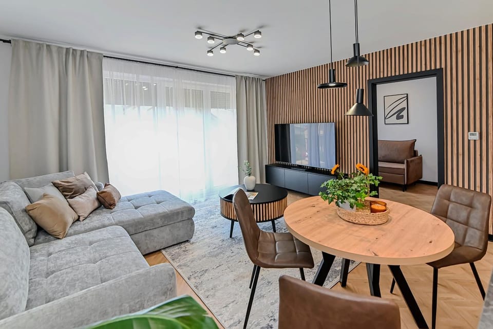 Communal lounge/ TV room, TV and multimedia, Kitchen or kitchenette, Living room, Seating area, Dining area, Evening entertainment