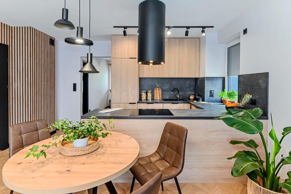 Kitchen or kitchenette, Living room, Food and drinks, Seating area, Dining area, stove