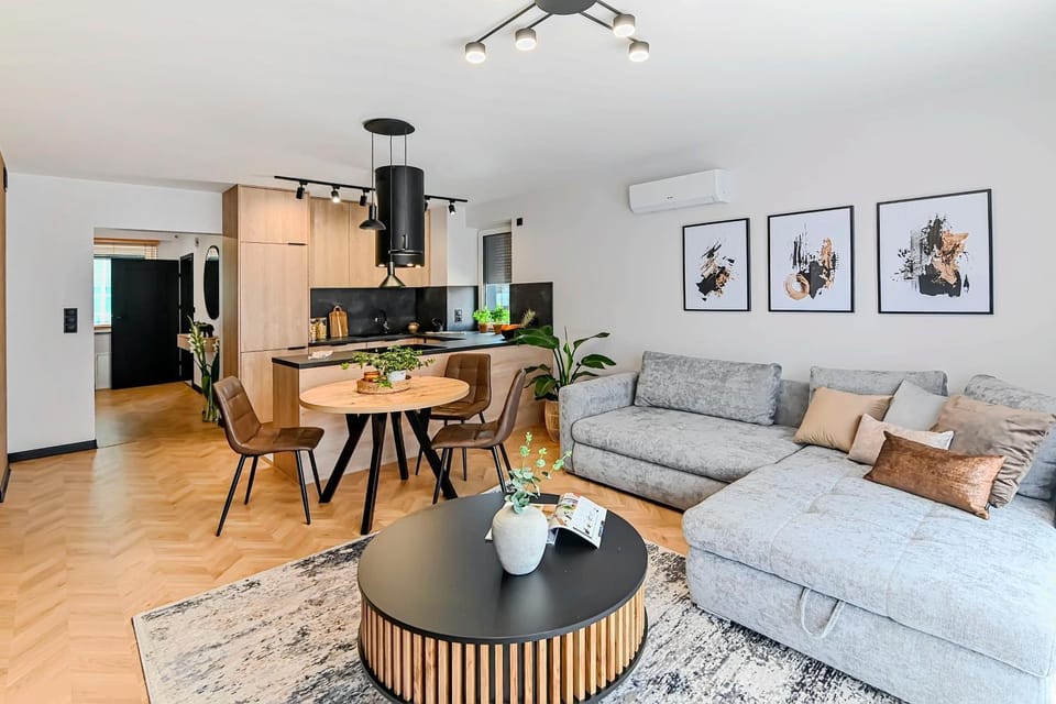 TV and multimedia, Kitchen or kitchenette, Living room, Seating area, Dining area